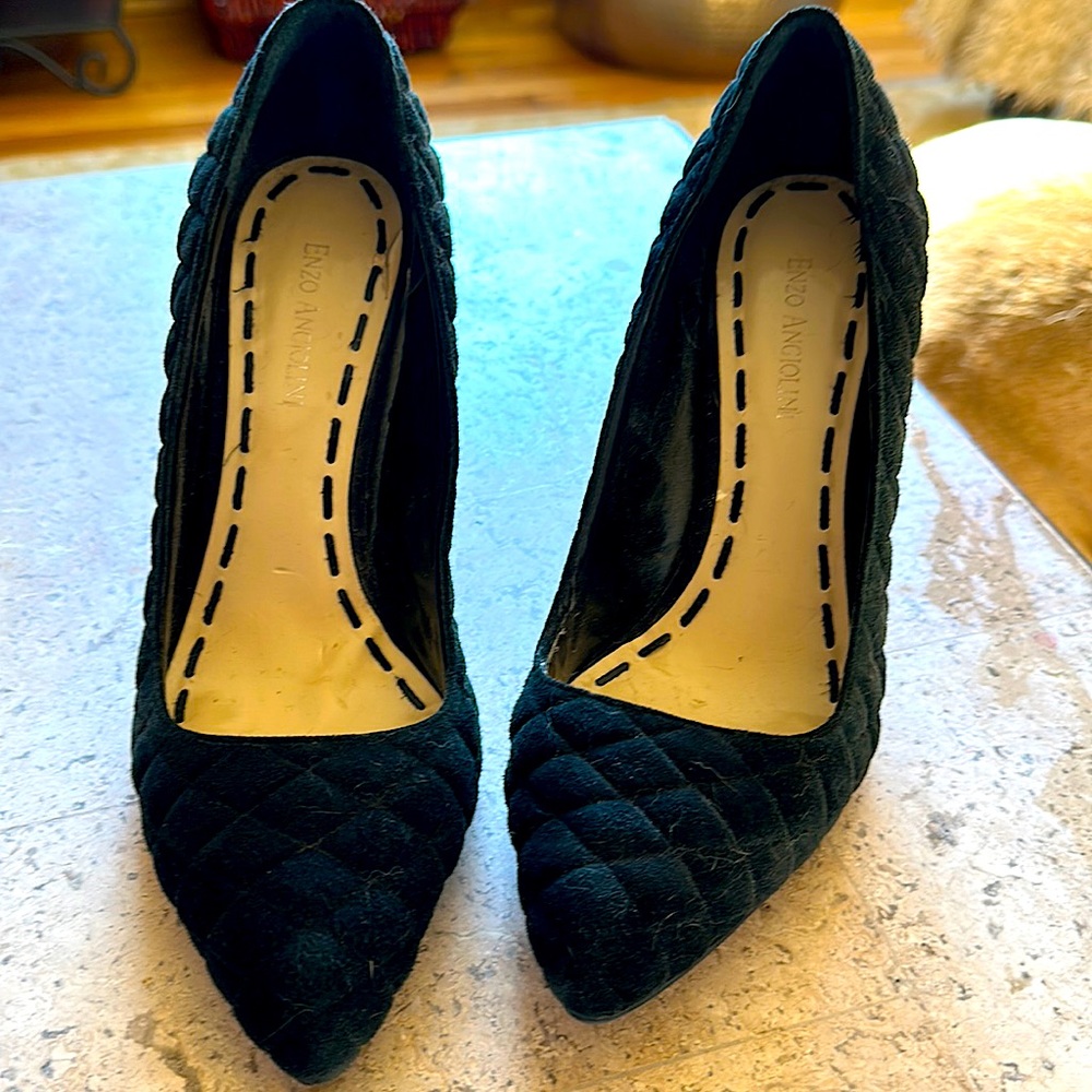 Black velvet Enzo Angiolini heeled shoes.